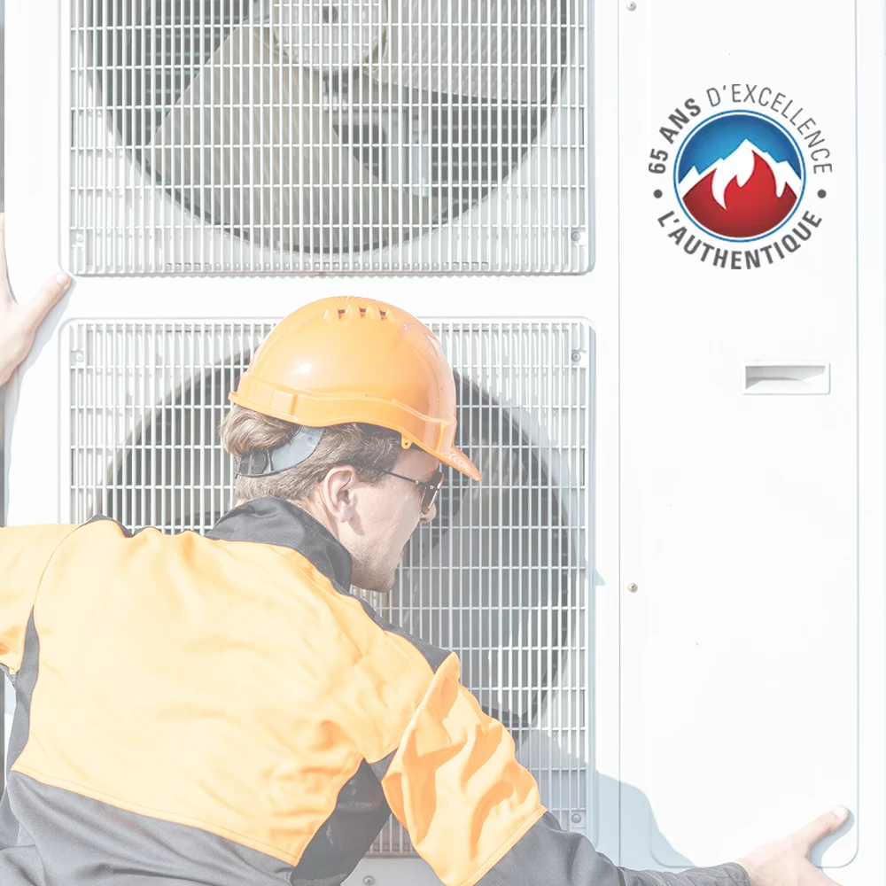 Un homme travaillant sur un climatiseur avec le logo Climatisation Fortier et le texte "solution climat confort" sur un fond orange.